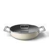 Kép 4/5 - SMEG ALACSONY LÁBAS FEDŐVEL, 28 cm, edzett üveg fedő, rozsdamentes acél fogantyú, matt bézs