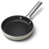 Kép 5/5 - SMEG SERPENYŐ, 20 cm, rozsdamentes acél fogantyú, matt bézs