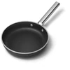 Kép 5/5 - SMEG SERPENYŐ, 24 cm, rozsdamentes acél fogantyú, matt fekete