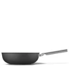 Kép 1/5 - SMEG WOK SERPENYŐ, 30 cm, rozsdamentes acél fogantyú, matt fekete